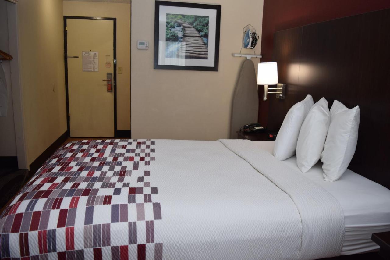 Motel Red Roof 2*